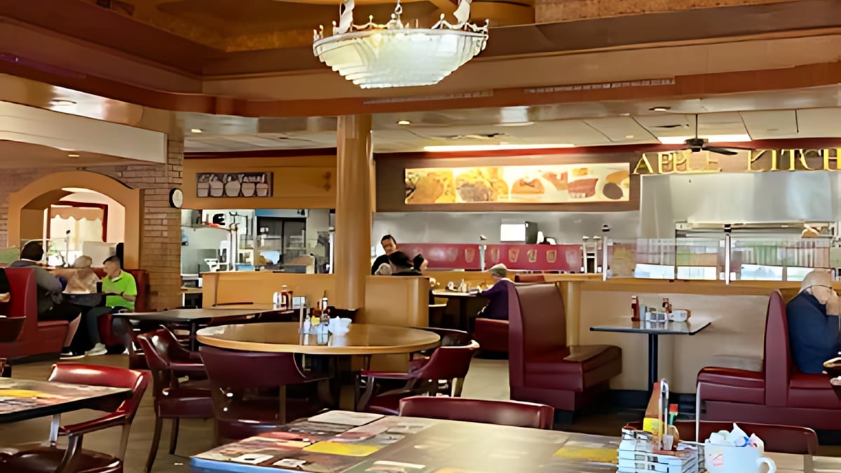 Why Broken Arrow Loves the Apple Barrel Cafe Experience on Elm Place